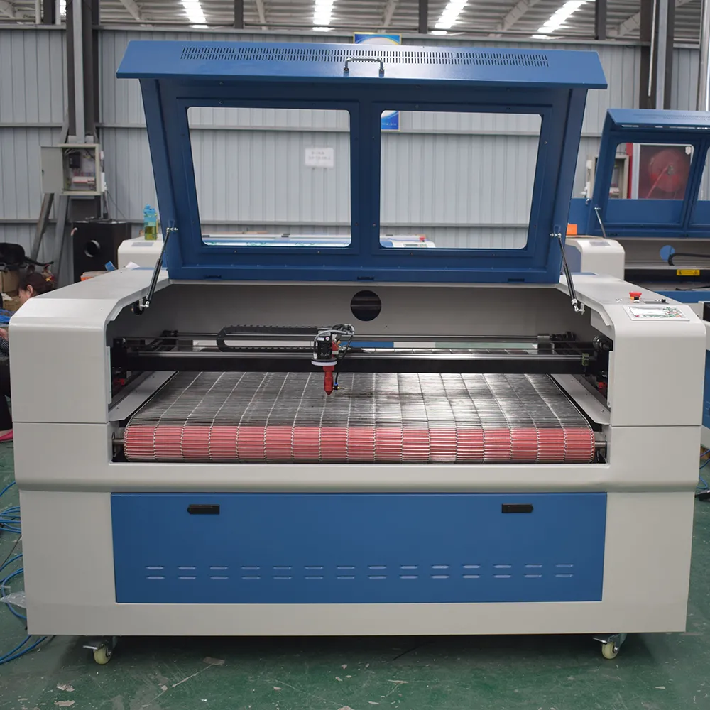 1390 CCD Dual Head Auto-Feeding CO2 Laser Engraving Machine 3 1390 CCD Dual Head Auto-Feeding CO2 Laser Engraving Machine