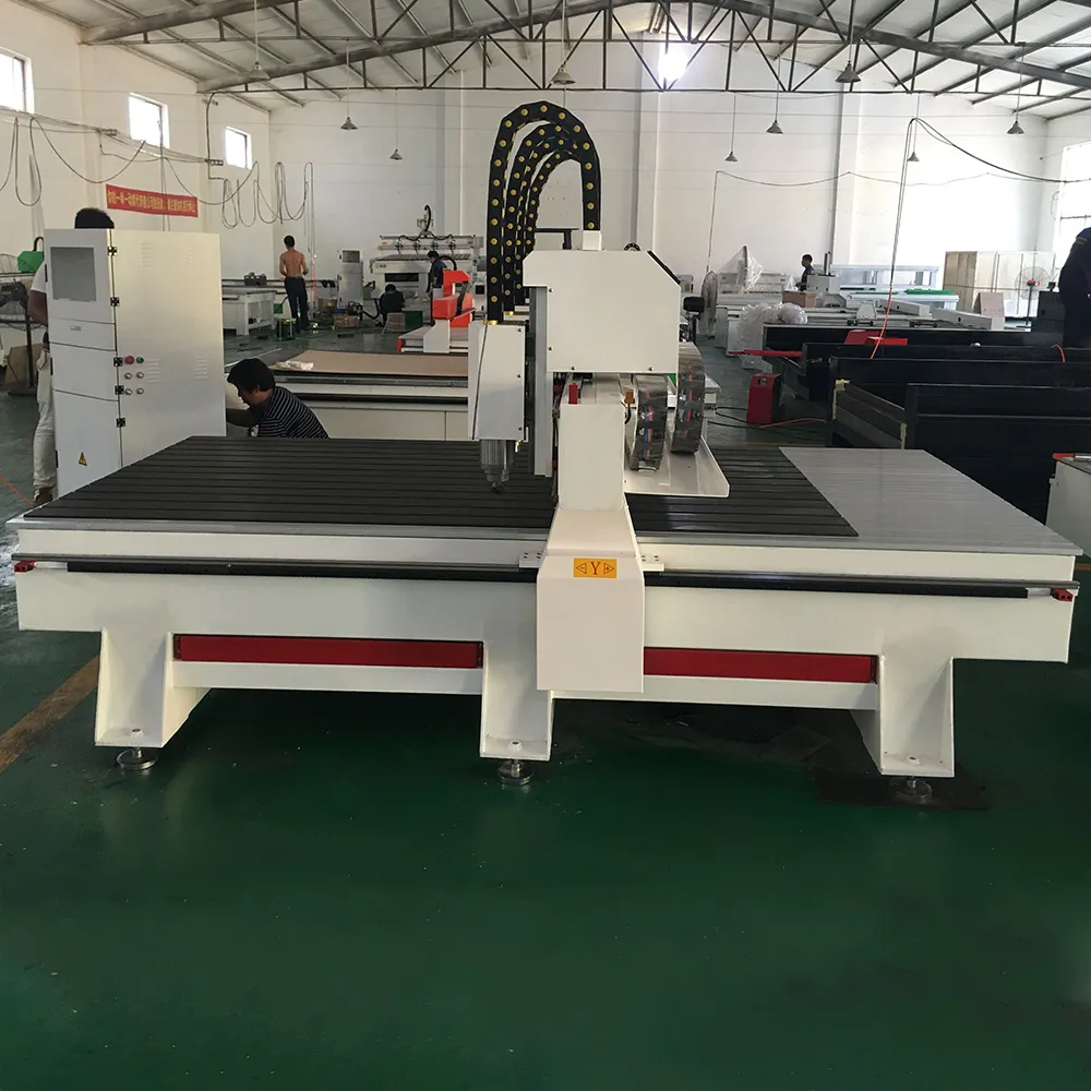YH1325 4-Head Independent CNC Router for Thick Materials 7 Comprehensive view of the YH1325 4-Head Independent CNC Router