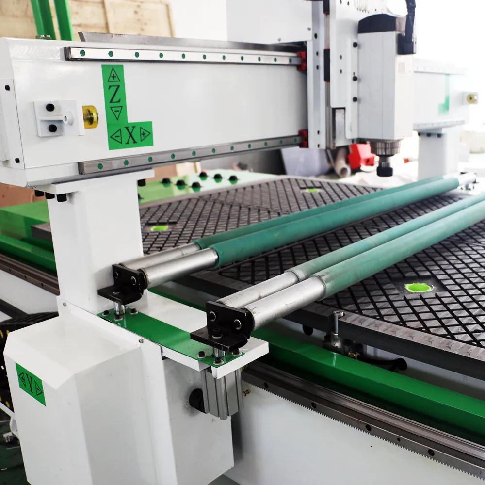 Low Cost 4x8 CNC Router with Press Rollers & Vacuum Table for Thin Board 7 Close-up of the pressure rollers on the 1325 single-head nesting machine with vacuum table