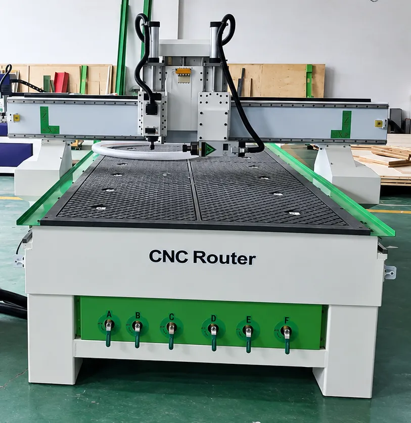 Industrial 4x8 CNC Router With Side Drilling Spindle For Cabinet Making 3 Front view of YIHAICNC 1325 CNC router with horizontal side-drilling spindle and 6-zone vacuum bed